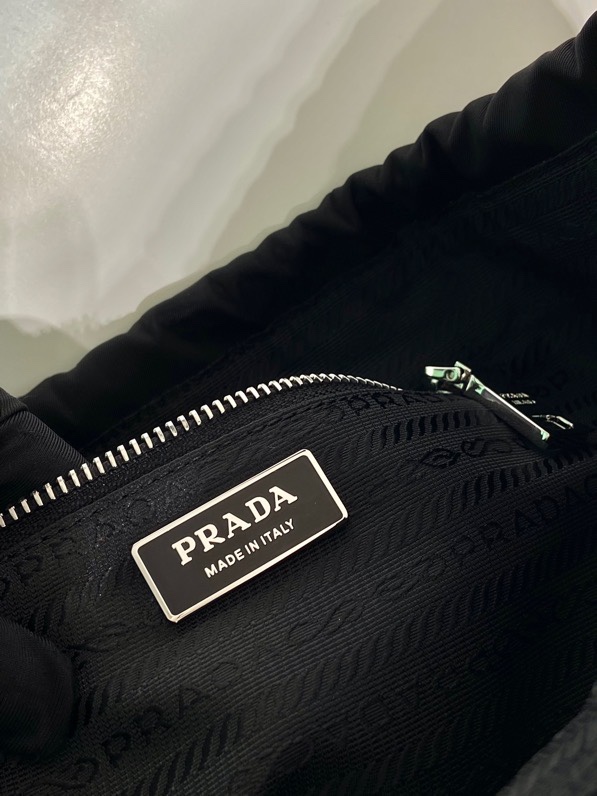 Pra*a hobo bags
